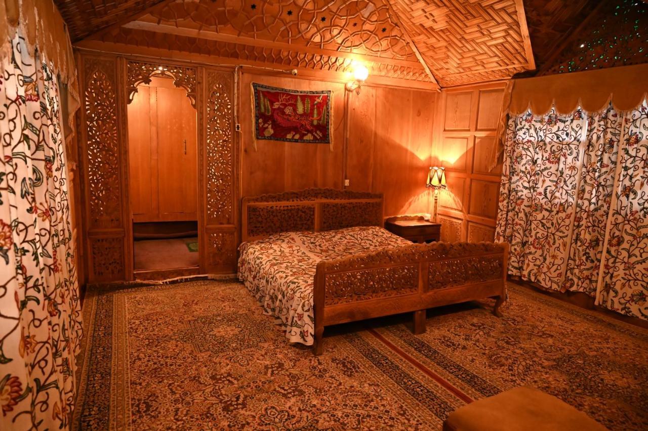 Kings Houseboats Hotel Srīnagar Kültér fotó