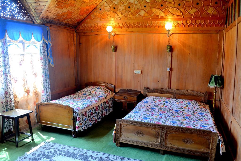 Kings Houseboats Hotel Srīnagar Szoba fotó