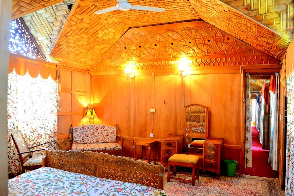Kings Houseboats Hotel Srīnagar Szoba fotó