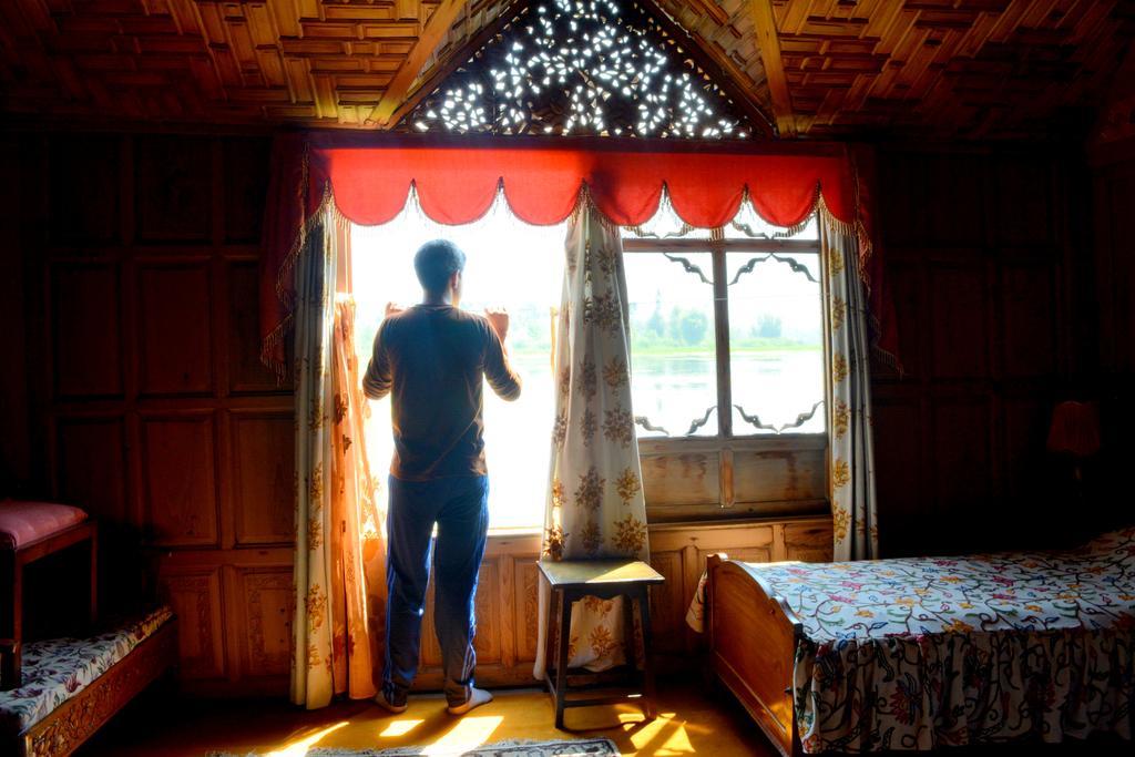 Kings Houseboats Hotel Srīnagar Kültér fotó