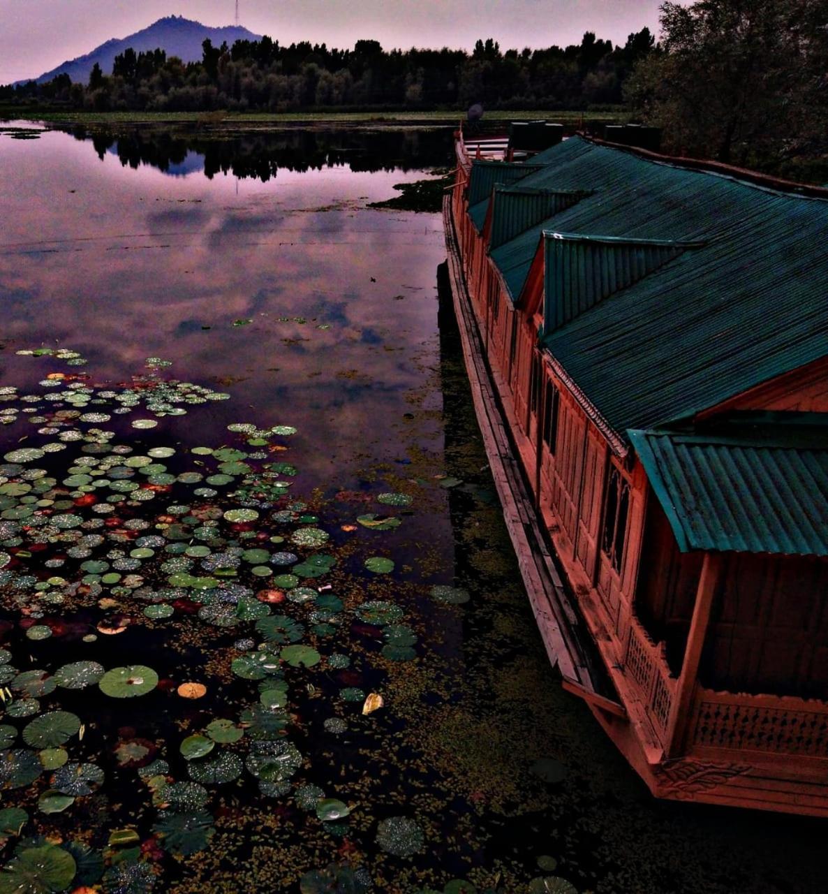 Kings Houseboats Hotel Srīnagar Kültér fotó